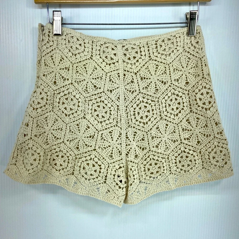 H&M Cream Crochet Knit High‎ Rise Shorts Womens Small - Picture 6 of 9